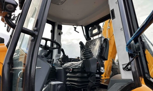 Экскаватор-погрузчик Lonking 83C (Carraro)